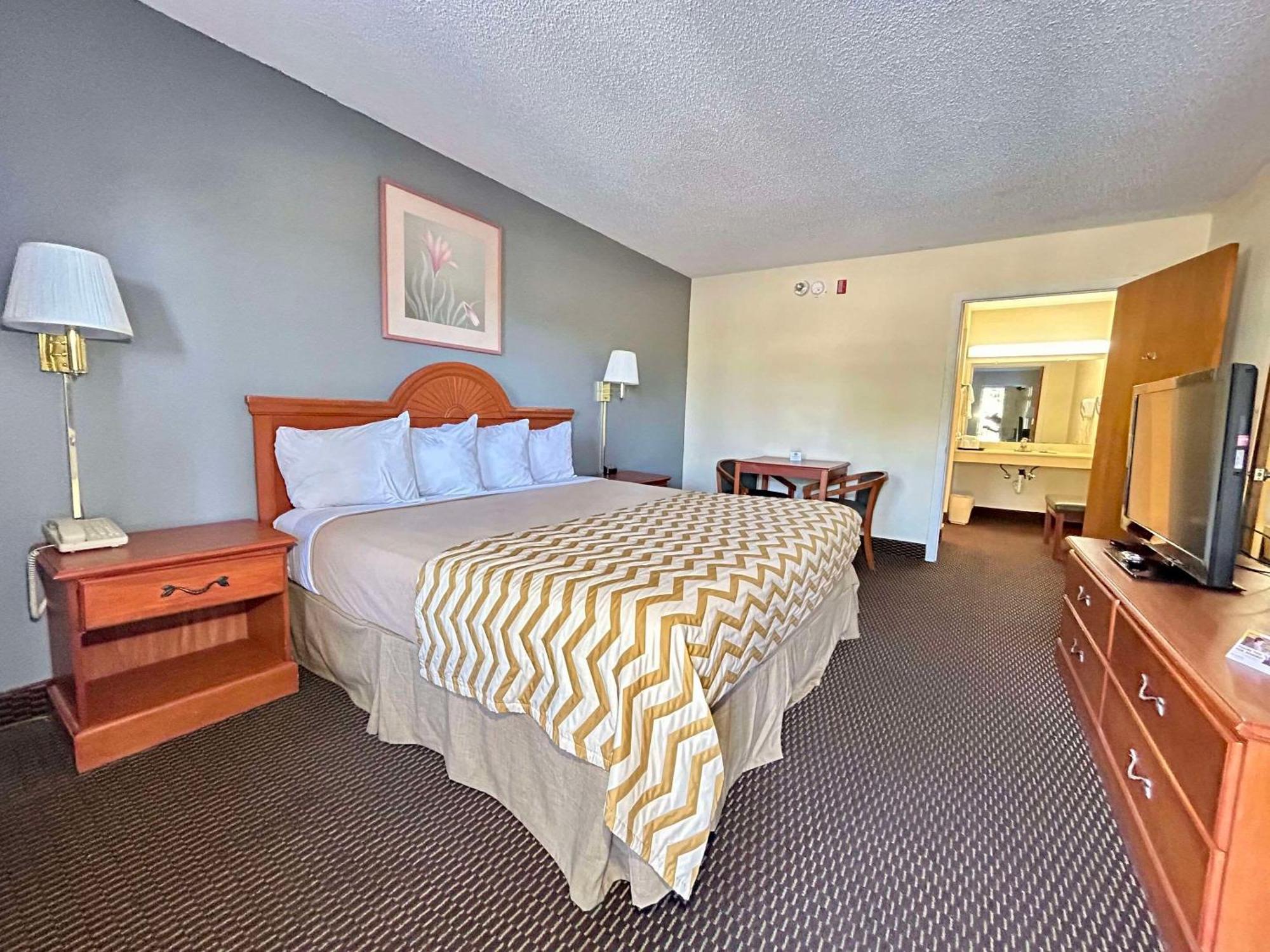 High Springs Inn Soon To Be Clarion Pointe Alachua Εξωτερικό φωτογραφία