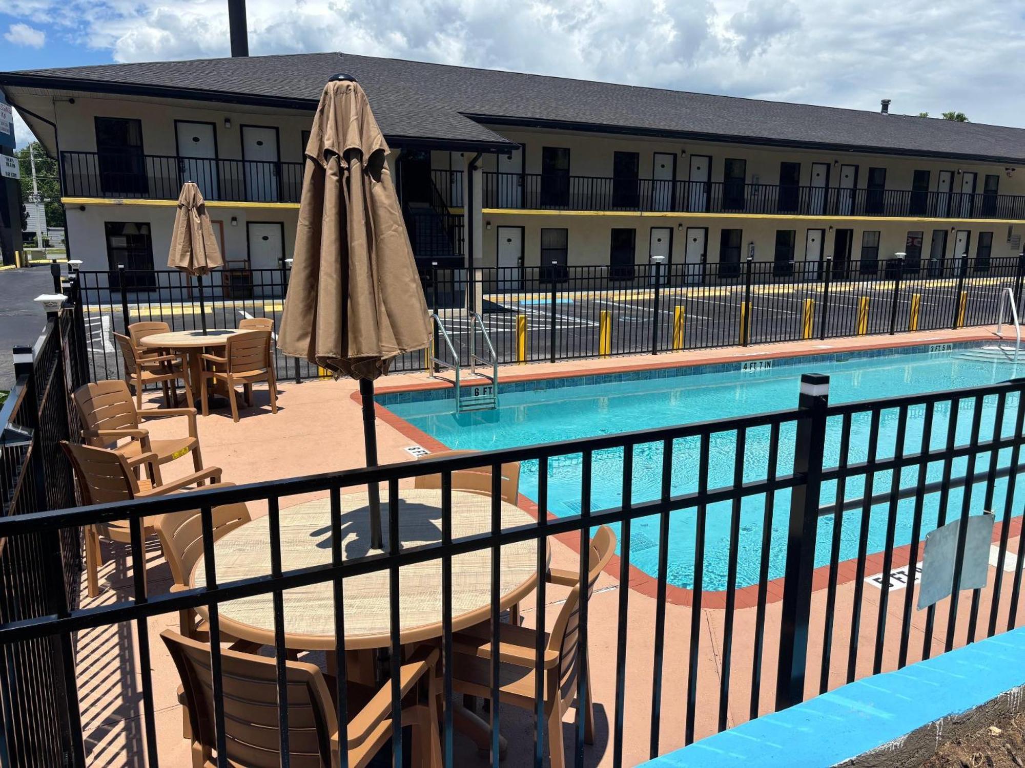 High Springs Inn Soon To Be Clarion Pointe Alachua Εξωτερικό φωτογραφία