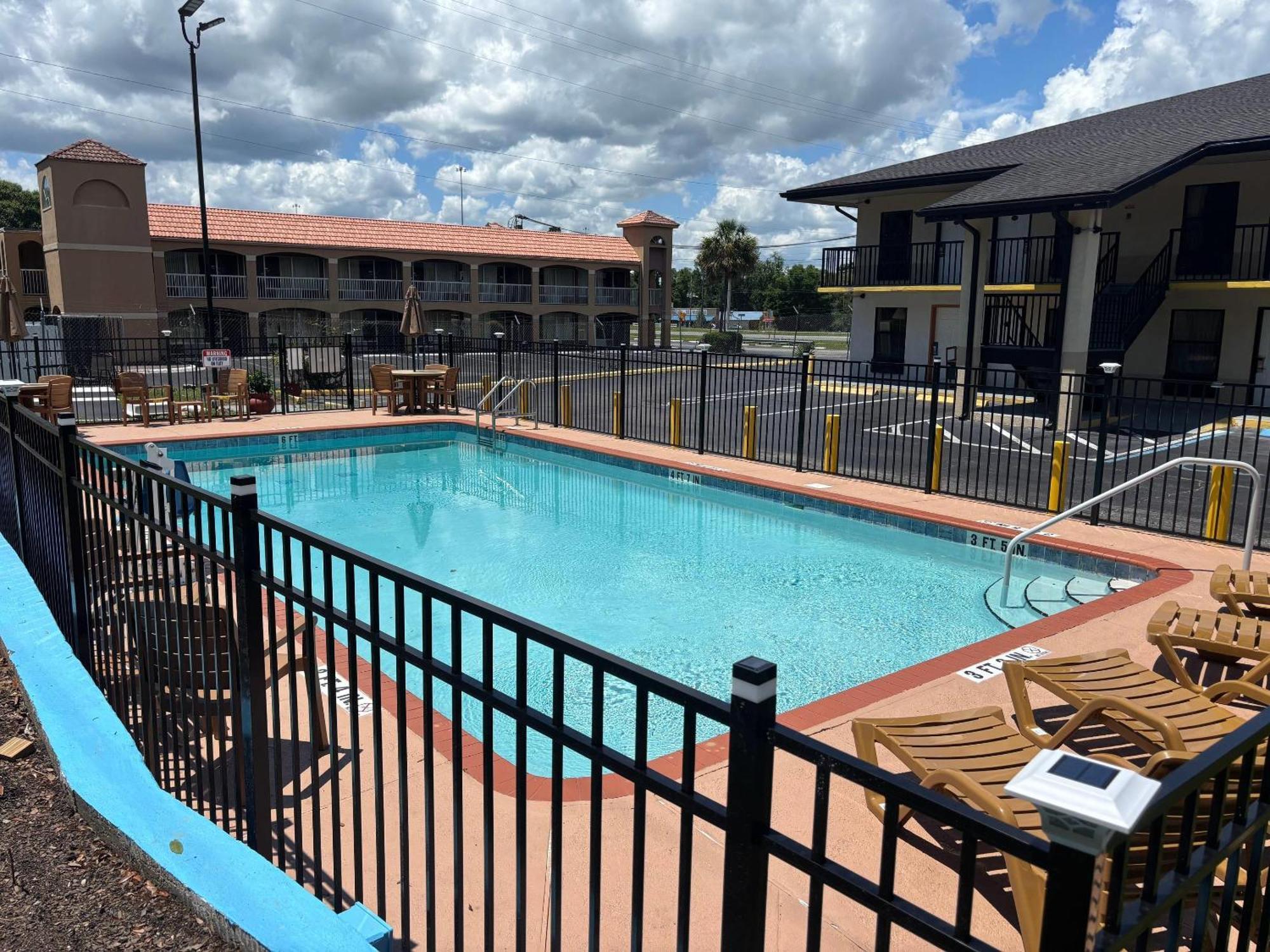 High Springs Inn Soon To Be Clarion Pointe Alachua Εξωτερικό φωτογραφία